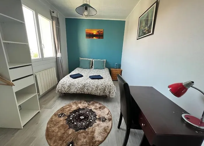 Logement Entier Spacieux/Lumineux/Parking Prive
